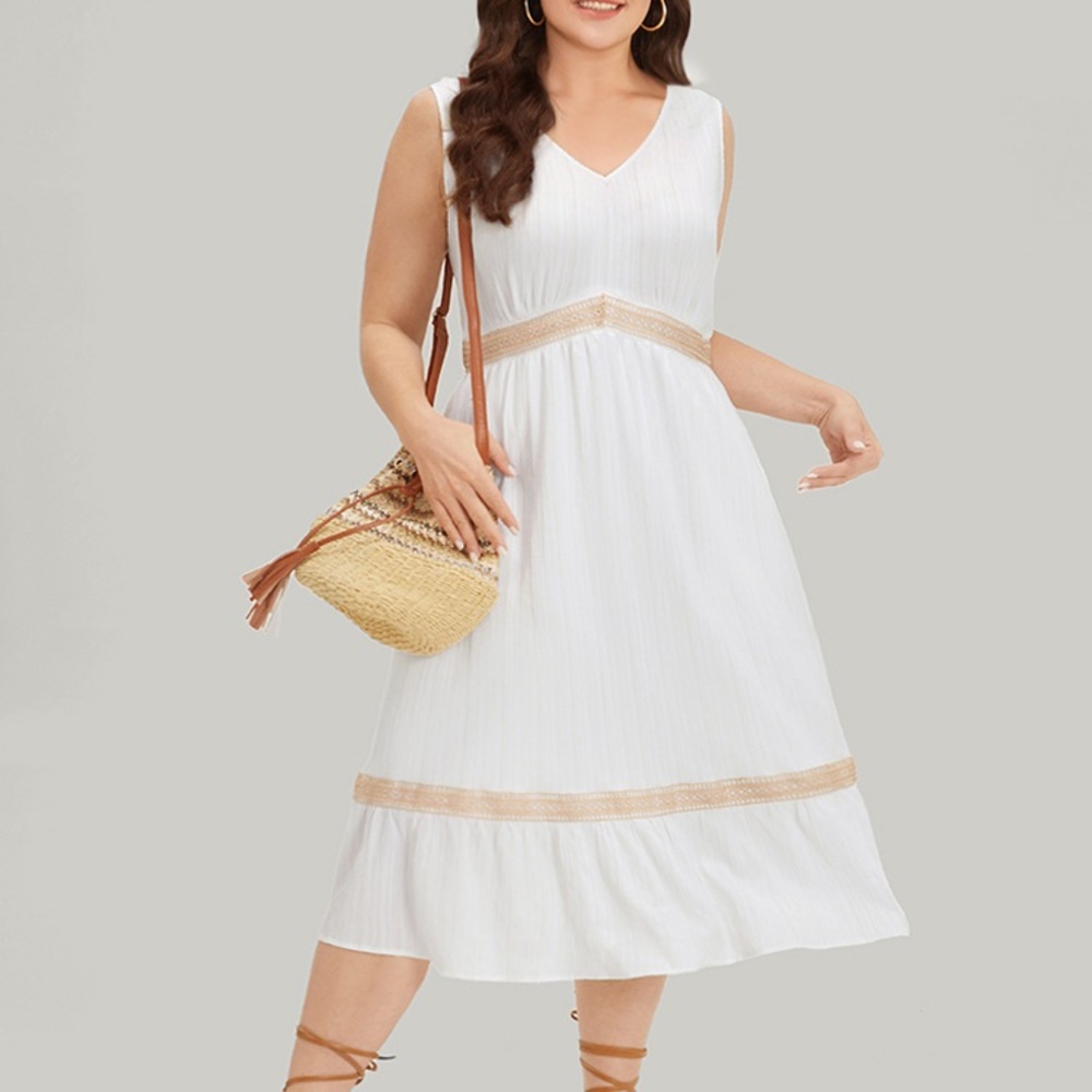BLOOMCHIC Elegant White Sleeveless Dress CREAM ACCENTS NEW